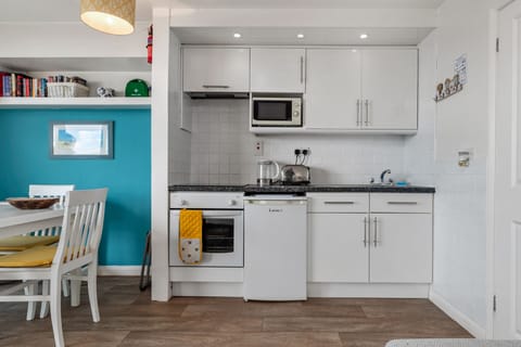 Sea Front Apartment, Spectacular Sea Views, Parking, Direct Beach Access