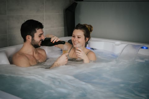 Indoor spa tub