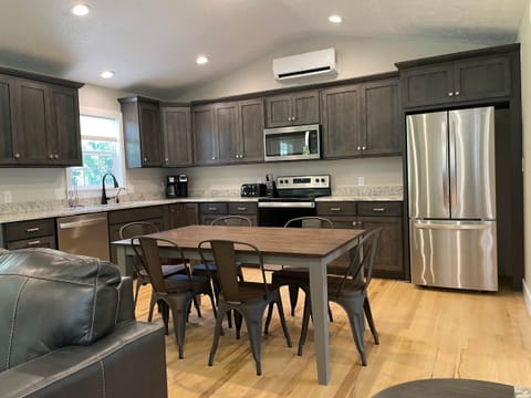 Dining Area seating for 6-8