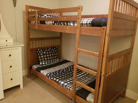 3 bedrooms, travel crib, WiFi, bed sheets