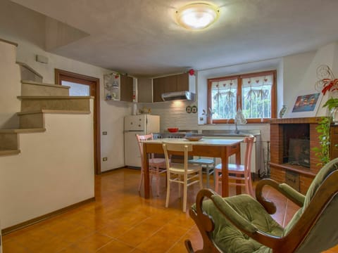 Furniture, Table, Cabinetry, Chair, Wood, Countertop, Interior Design, Building, Flooring, Kitchen