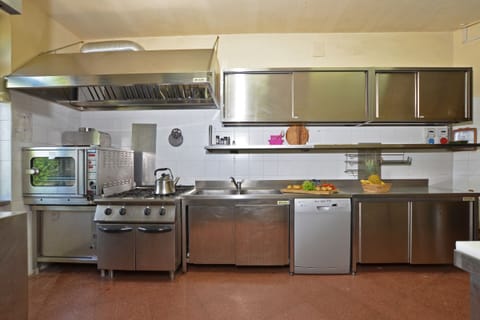 The spacious and well equipped kitchen