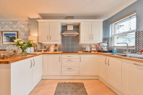 Lisburne Place Modern Designer Kitchen