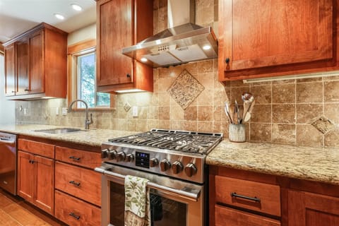 upper level-kitchen-imgl0484