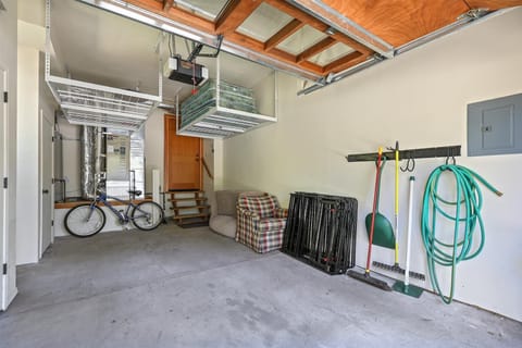 main level-garage-imgl0557