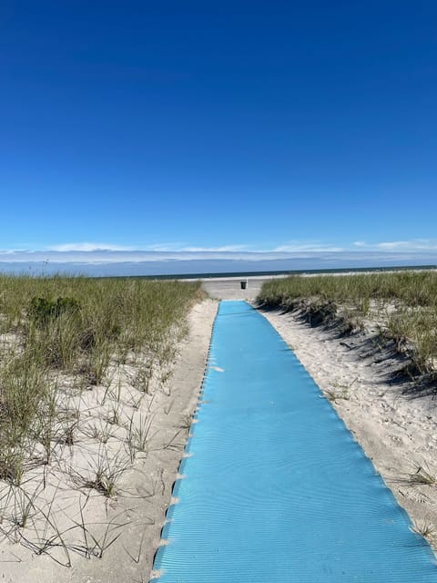 Beach nearby, sun loungers, beach towels