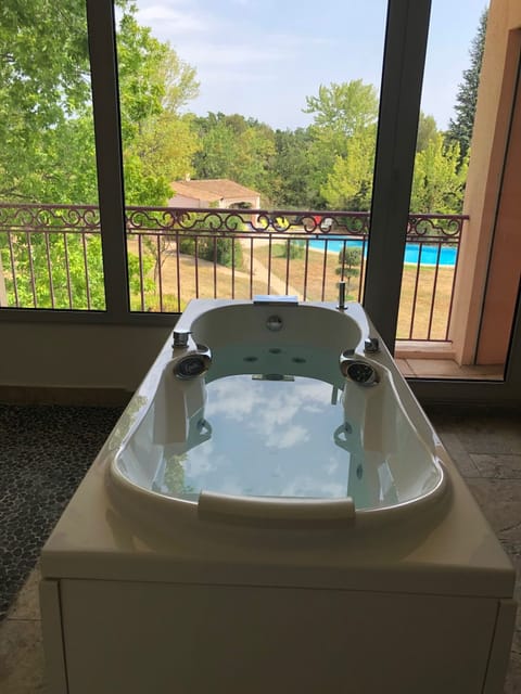 Indoor spa tub