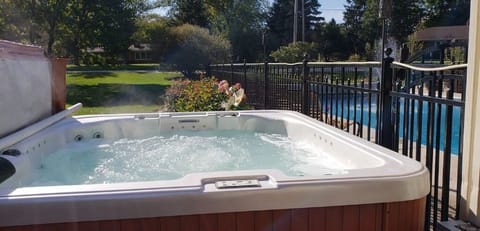 Hot tub open all year!