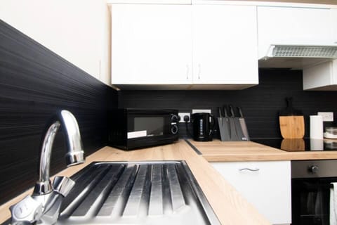 Fully kitted Kitchen