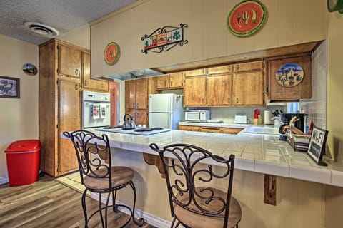 Well-Equipped Kitchen | Ice Maker | Blender | Spices