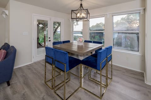 Indoor dining seating