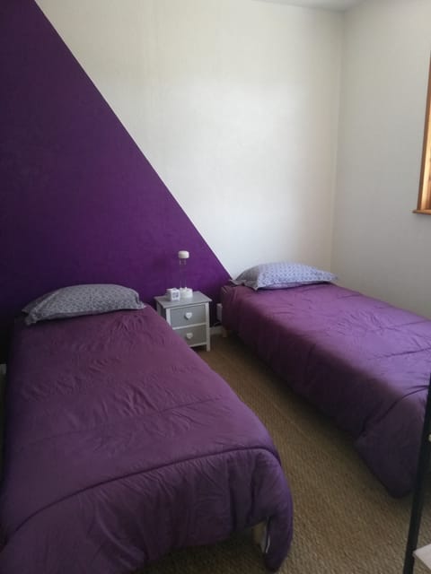 2 bedrooms, iron/ironing board, bed sheets