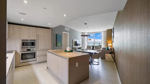 Ocean front 2 bed 15th floor Hollywood Miami (4757)