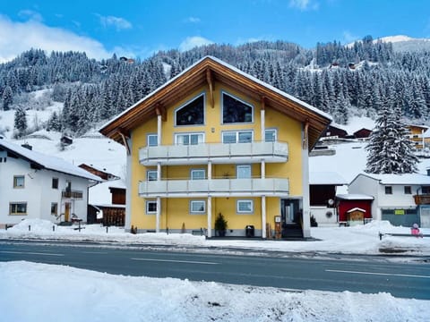 Sky, Cloud, Snow, Building, Property, Window, Mountain, House, Slope, Tree