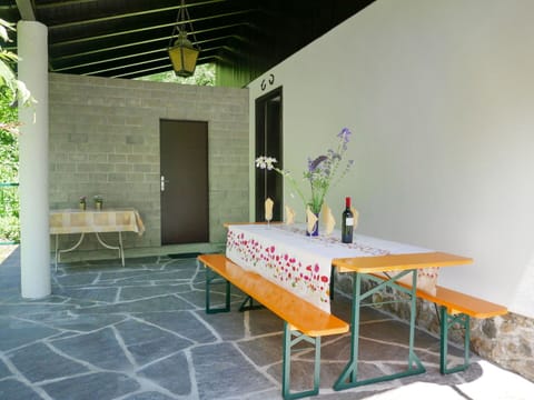 Table, Furniture, Building, Green, Plant, Chair, Wood, Interior Design, Floor, House