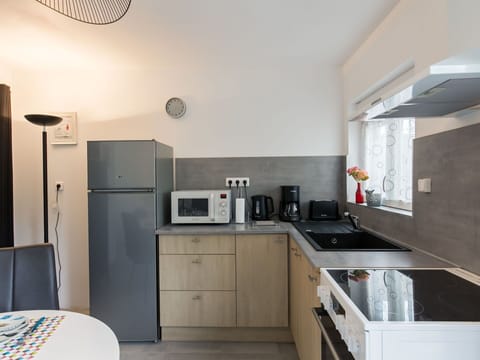 Cabinetry, Kitchen Sink, Kitchen Appliance, Countertop, Kitchen Stove, Home Appliance, Sink, Kitchen, Interior Design, Flooring