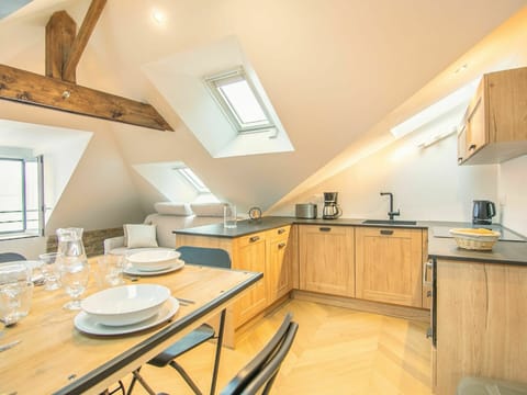 Cabinetry, Furniture, Property, Countertop, Table, Wood, Building, Drawer, Interior Design, Kitchen