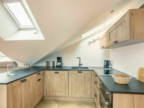 Countertop, Cabinetry, Kitchen Sink, Furniture, Property, Sink, Kitchen, Wood, Drawer, Tap