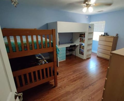 3 bedrooms, desk, iron/ironing board, travel crib