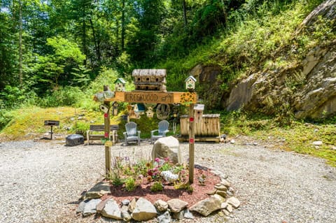 Outdoor flower garden - Welcome to Creekwood