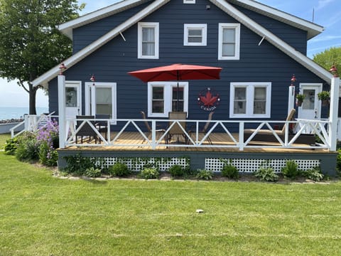 Spacious side deck with incredible views of Lake Erie