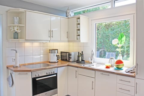 fully equipped, open kitchen