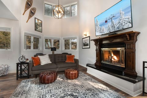 Living area | Smart TV, fireplace, DVD player, printers