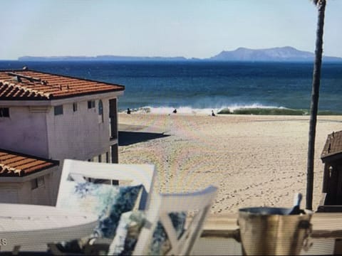 Beach nearby, sun loungers, beach towels