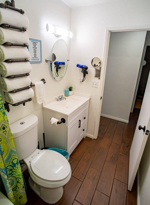 Combined shower/tub, eco-friendly toiletries, hair dryer, towels