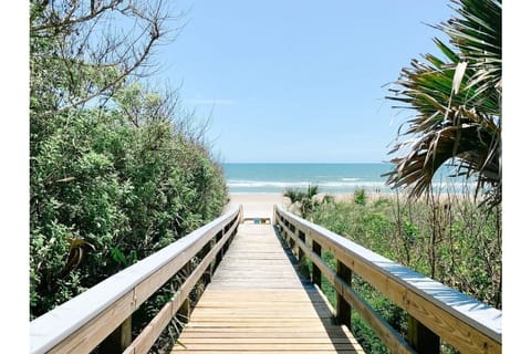 Beach nearby, sun loungers, beach towels