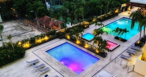 Outdoor pool, a heated pool