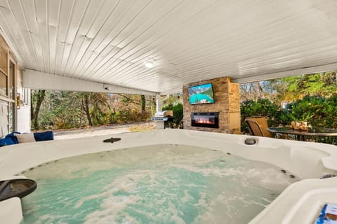 Indoor spa tub