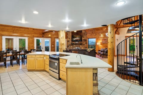 Seamless transition from kitchen to dining room to the living area