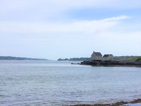 Beach nearby, sun loungers, beach towels