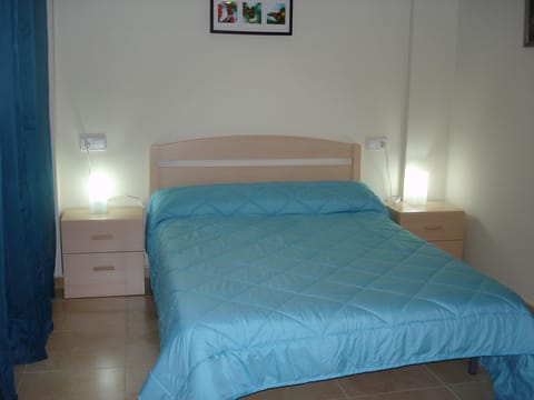 3 bedrooms, iron/ironing board, bed sheets, wheelchair access