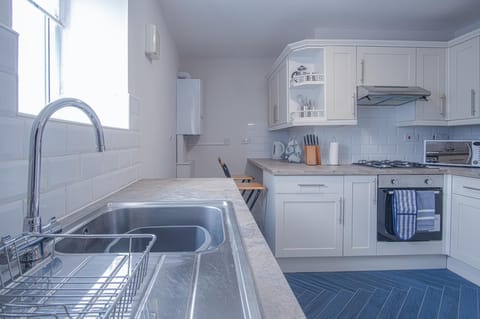 Starfish Apartment - 2 Bedroom Apartment - Tenby (4485)
