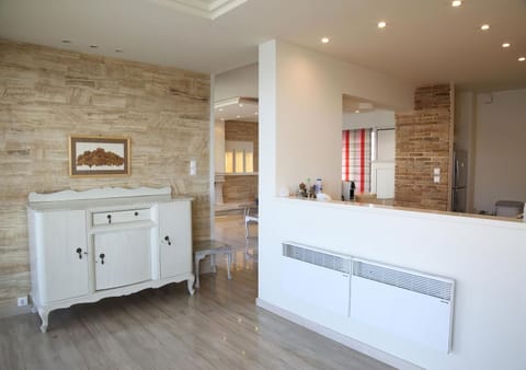 9cb6eb4b-4215-411e-8e62-d1950757d63c