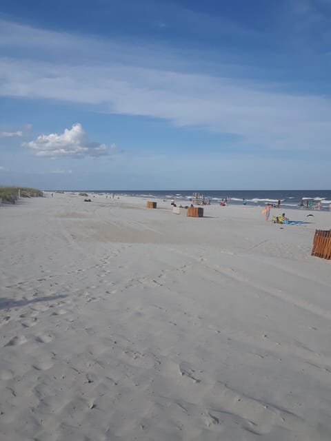 Beach nearby, sun loungers, beach towels