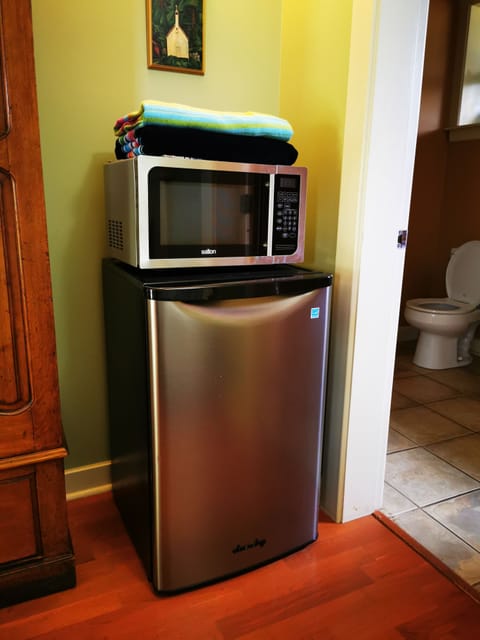 Fridge, microwave, coffee/tea maker, electric kettle