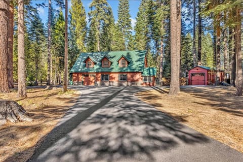 Plenty of parking for all your toys!!