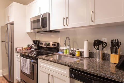 'Kitchen had everything you need." - Coleen, 5 Star Review