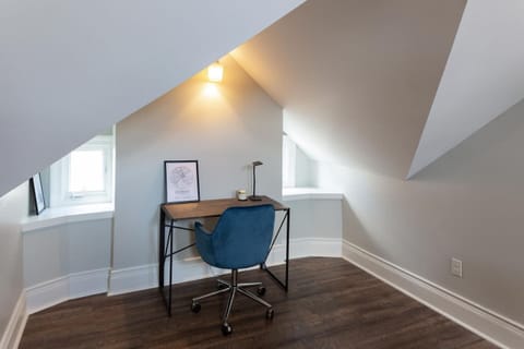 "Favorite spot to stay when I need to work remotely in the city! Don’t sleep on Cafe Sous Terre downstairs - it’s a must visit!! Highly recommend!" - Sean, 5 Star Review