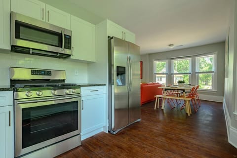 Cook, dine, and gather comfortably.