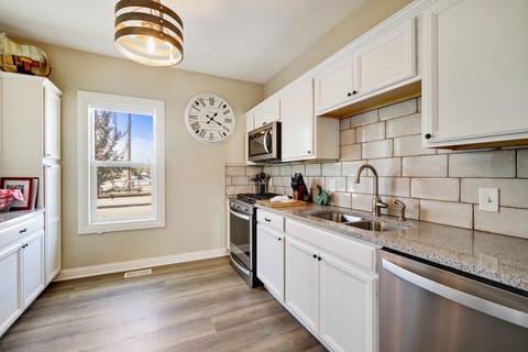 Super bright and beautiful Kitchen