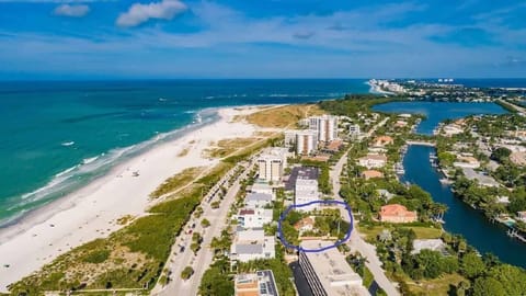 Beach nearby, sun loungers, beach towels