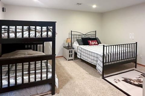 4 bedrooms, iron/ironing board, cribs/infant beds, internet