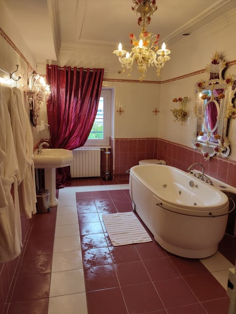 Bathtub, jetted tub, hair dryer, towels