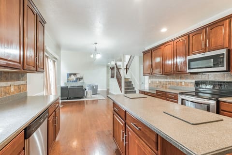 Indoors, Room, Flooring, Kitchen, Microwave