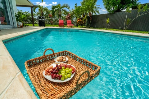 Pool | Outdoor pool, a heated pool, sun loungers