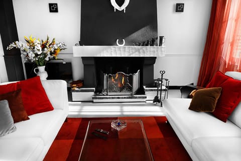 Smart TV, fireplace